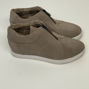 Blondo Glenda waterproof suede zip-up hidden wedge heel sneakers Size 7.5